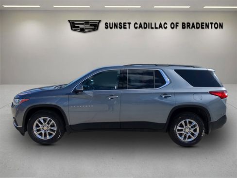 Used 2021 Chevrolet Traverse LT image 7