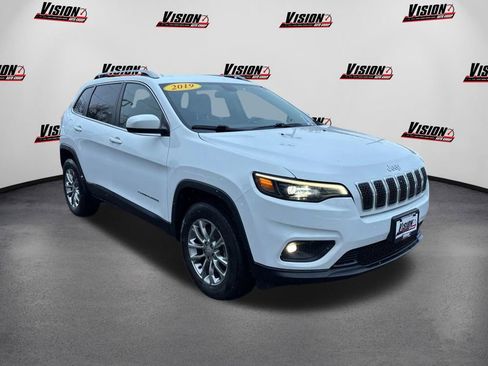 Used 2019 Jeep Cherokee Latitude Plus w/ Cold Weather Group image 3