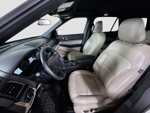 Used 2018 Ford Explorer XLT w/ Equipment Group 202A AWD/4WD image 15