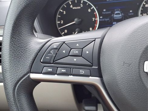 Used 2025 Nissan Altima 2.5 SV FWD image 16