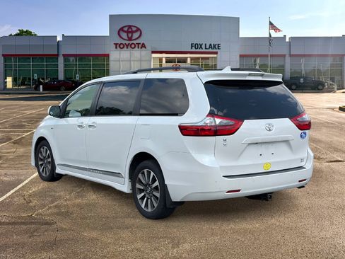 Used 2020 Toyota Sienna XLE w/ XLE Navigation Package AWD/4WD image 3