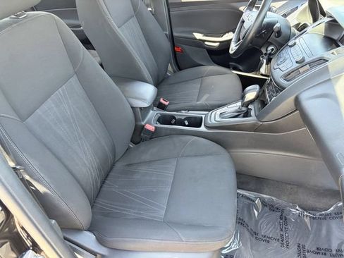 Used 2018 Ford Focus SE w/ Cold Weather Package FWD image 11