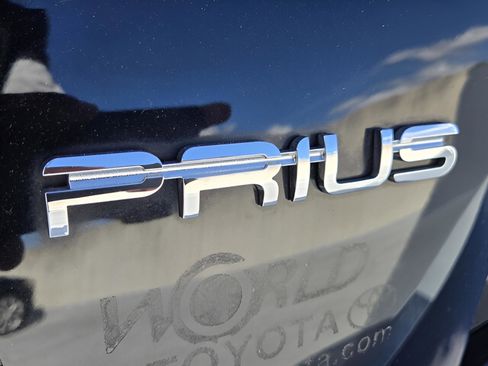 Used 2019 Toyota Prius XLE image 12