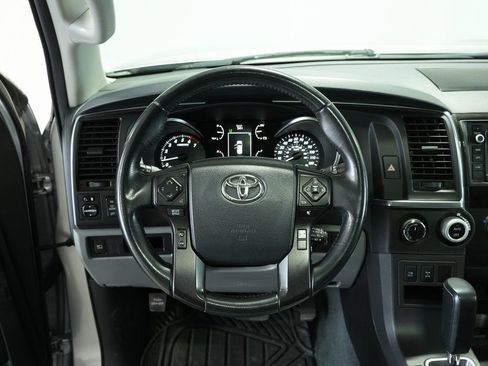 Used 2018 Toyota Sequoia SR5 image 22