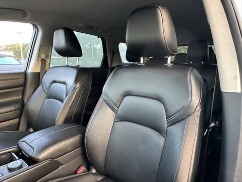 Certified 2024 Nissan Pathfinder SL image 19