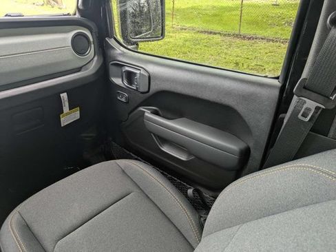 New 2026 Jeep Gladiator Sport AWD/4WD image 17