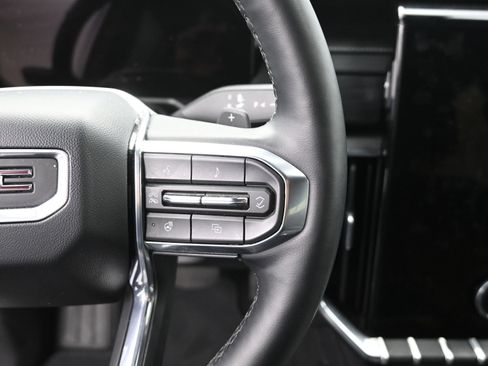 Used 2025 GMC Acadia Elevation image 12