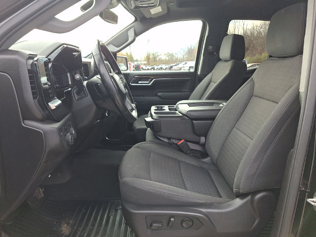 Used 2024 Chevrolet Silverado 1500 LT AWD/4WD image 2