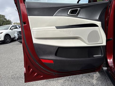 Used 2024 Kia Carnival LX image 15