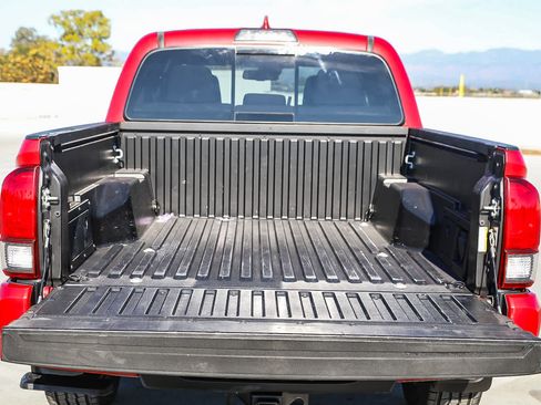 Used 2018 Toyota Tacoma TRD Sport image 25