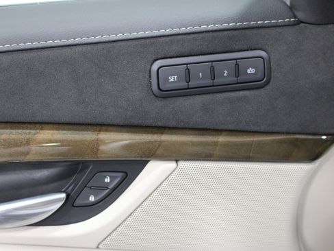 Used 2019 Cadillac Escalade Luxury AWD/4WD image 8