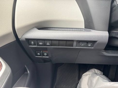 Used 2023 Toyota Sienna XLE w/ XLE Plus Package AWD/4WD image 15