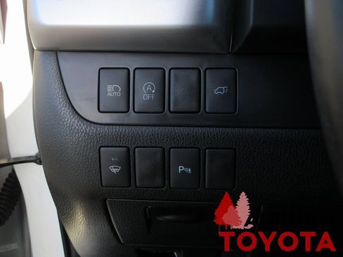 Used 2019 Toyota Highlander Limited image 17