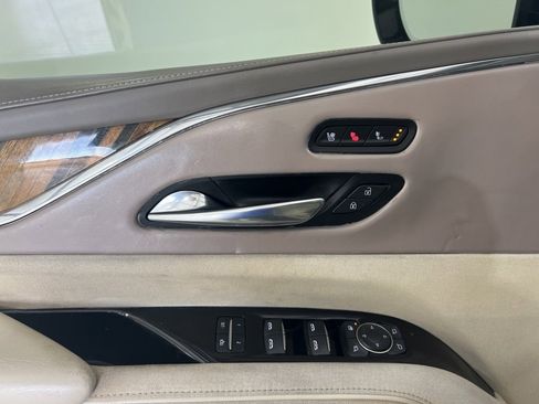 Used 2021 Cadillac Escalade ESV Premium Luxury Platinum image 21