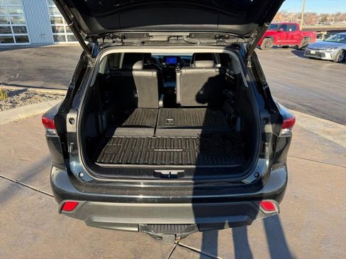Used 2023 Toyota Highlander XLE image 7