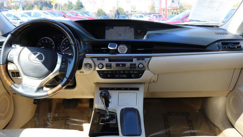 Used 2015 Lexus ES 350 w/ Luxury Package FWD image 26