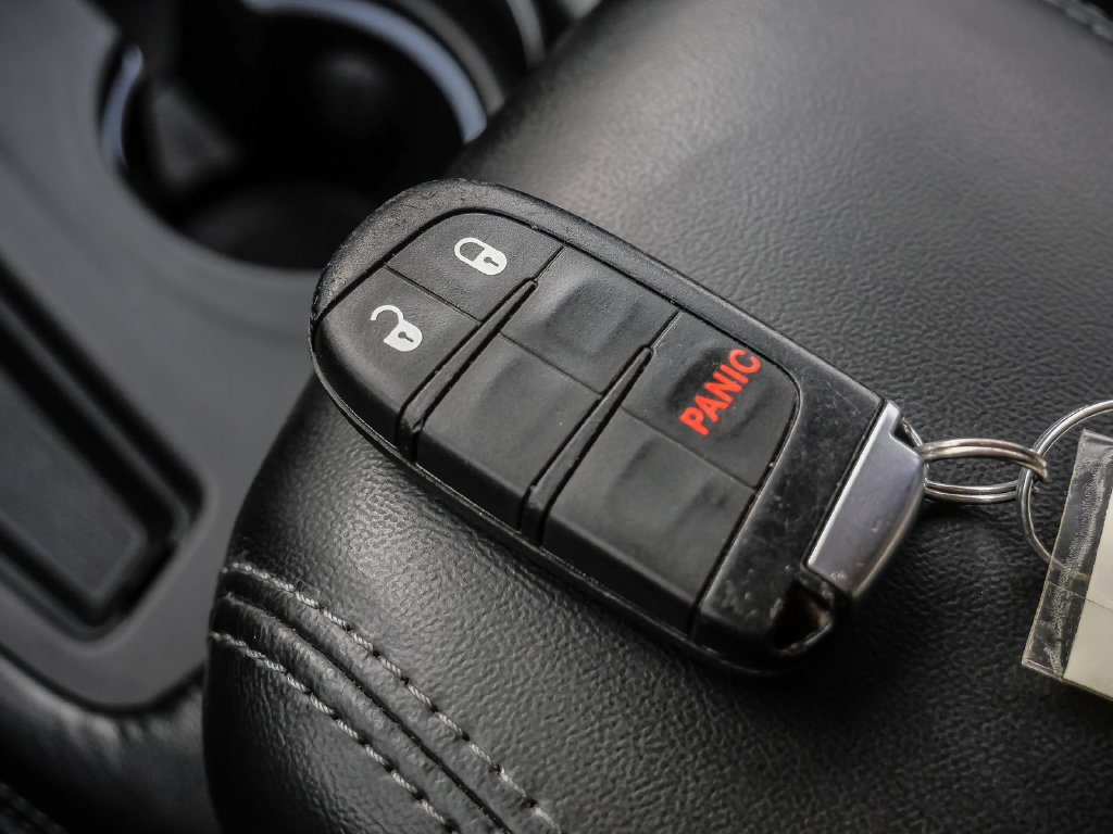 Used 2022 Dodge Durango SXT w/ Anodized Platinum Package AWD/4WD image 36