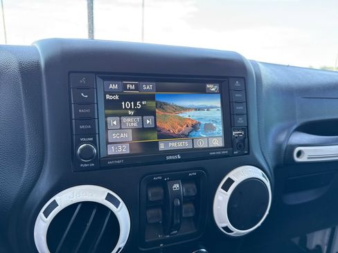 Used 2015 Jeep Wrangler Unlimited Sahara AWD/4WD image 18