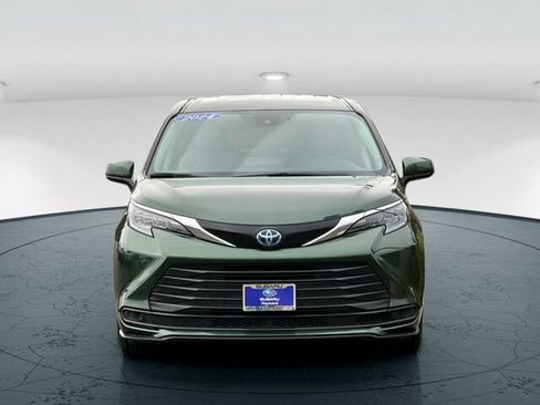 Used 2024 Toyota Sienna LE AWD/4WD image 9