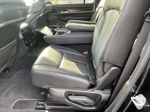Used 2022 Jeep Grand Wagoneer Series I AWD/4WD image 14