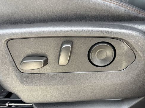 Used 2025 GMC Sierra 2500 AT4 image 25