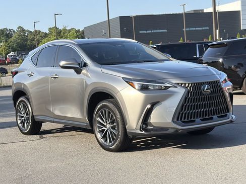 Used 2024 Lexus NX 250 FWD w/ Towing Package (2000 Lbs) image 7