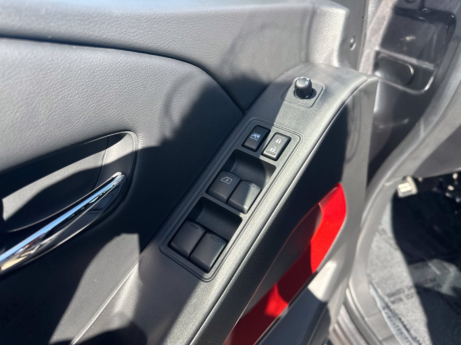 Used 2025 Nissan Frontier PRO-4X AWD/4WD image 18