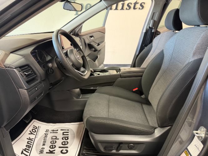 Used 2023 Nissan Rogue SV FWD image 11