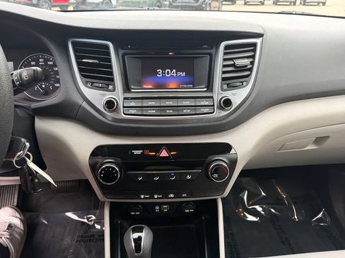 Used 2018 Hyundai Tucson SE AWD/4WD image 29