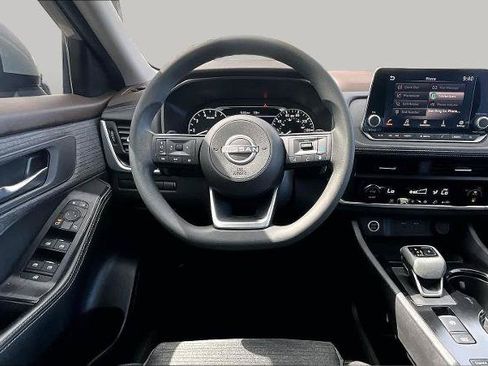 Certified 2023 Nissan Rogue SV FWD image 6