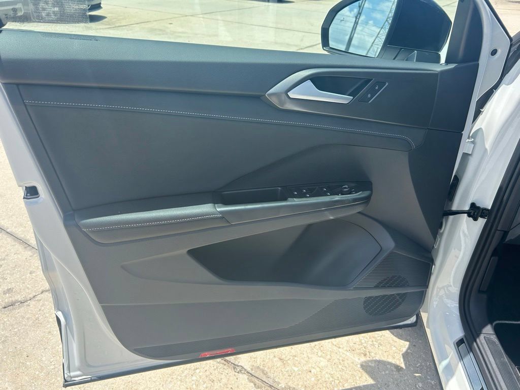 New 2026 Volkswagen Taos SE FWD image 48