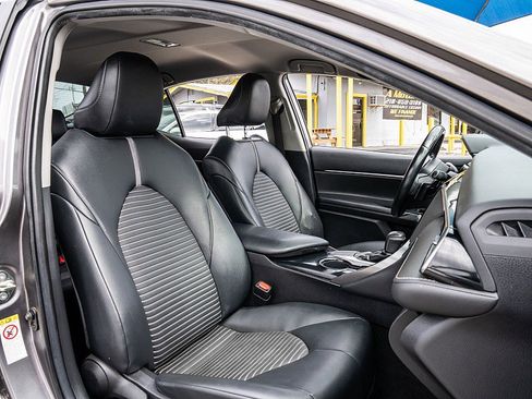 Used 2019 Toyota Camry SE w/ Convenience Package image 20