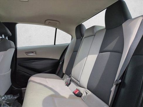 Used 2021 Toyota Corolla LE image 16