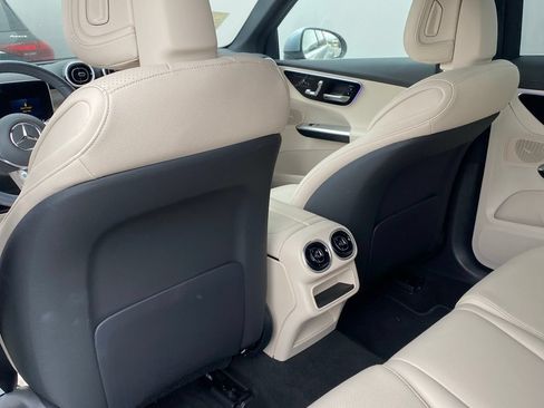 Used 2025 Mercedes-Benz GLC 350e 4MATIC image 12