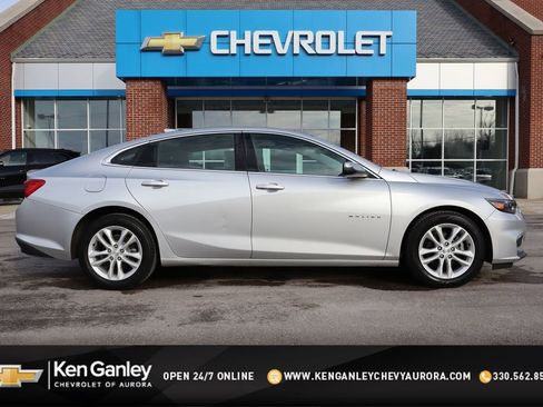 Used 2018 Chevrolet Malibu LT image 1