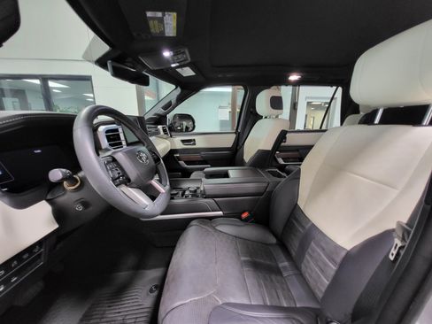 Used 2025 Toyota Sequoia Capstone AWD/4WD image 10