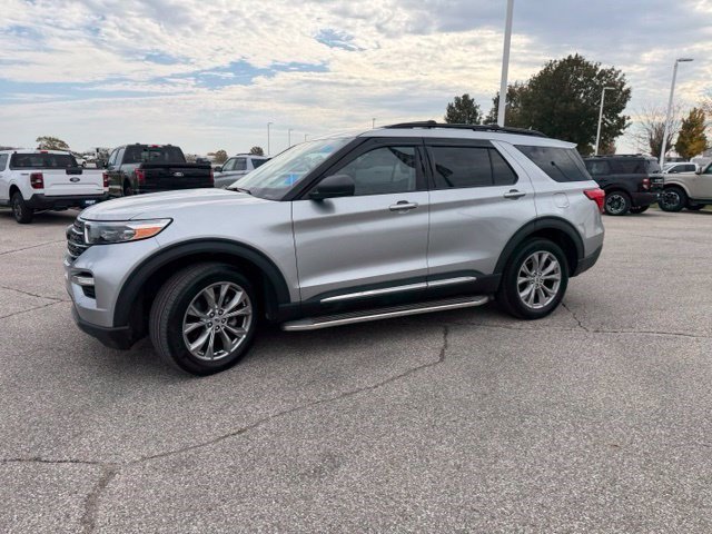Used 2023 Ford Explorer XLT w/ Equipment Group 202A AWD/4WD image 8