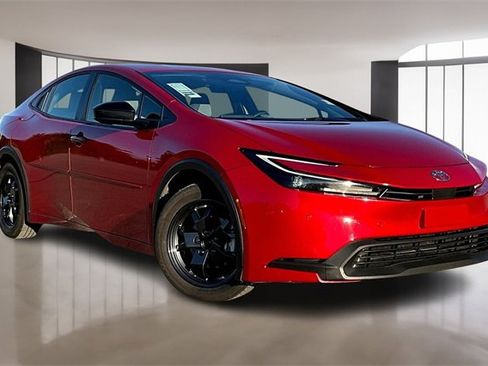 Used 2024 Toyota Prius LE image 3