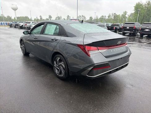 Used 2025 Hyundai Elantra Sport FWD image 11