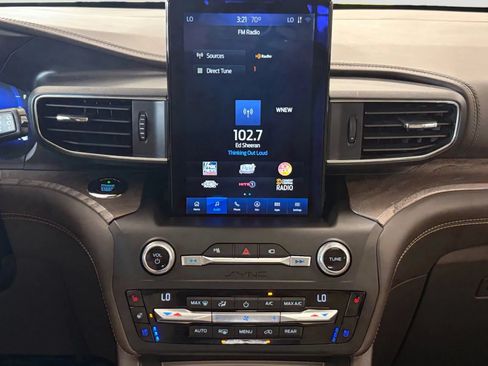 Used 2020 Ford Explorer Platinum w/ Premium Technology Package AWD/4WD image 25