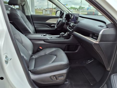Certified 2025 Toyota Grand Highlander FWD image 19