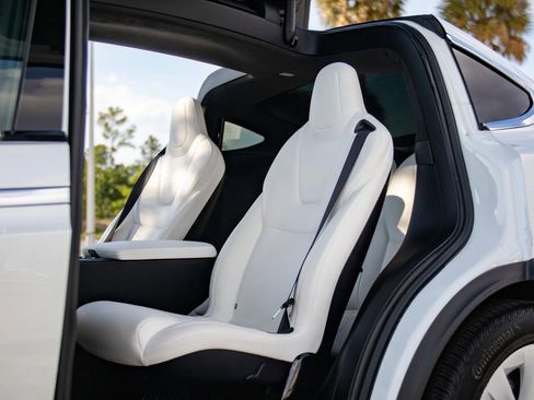 Used 2018 Tesla Model X 100D image 21