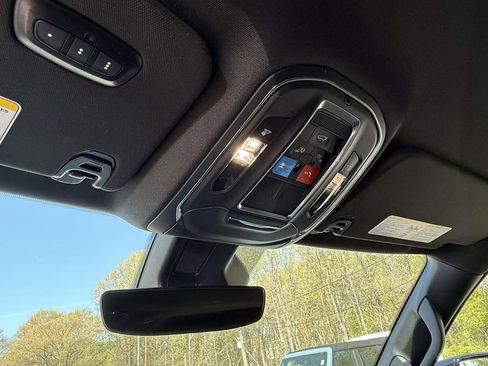Used 2024 Jeep Wagoneer Series III AWD/4WD image 27