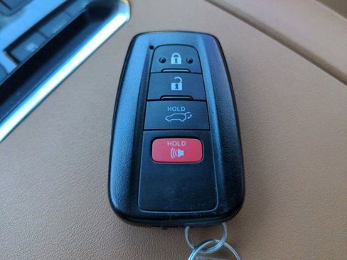Used 2022 Toyota Highlander Platinum AWD/4WD image 30
