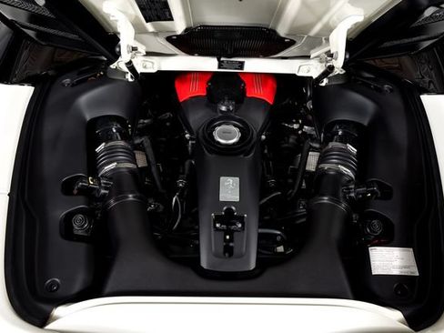 Used 2018 Ferrari 488 Spider RWD image 9