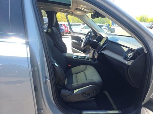 Used 2025 Volvo XC90 B6 Plus AWD/4WD image 12