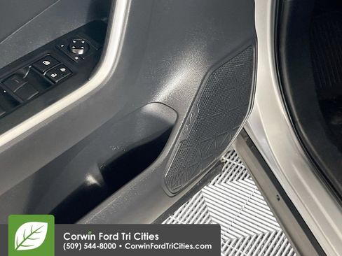 Used 2021 Toyota RAV4 XLE image 13