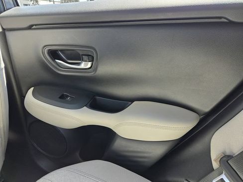 Used 2023 Honda HR-V LX image 11