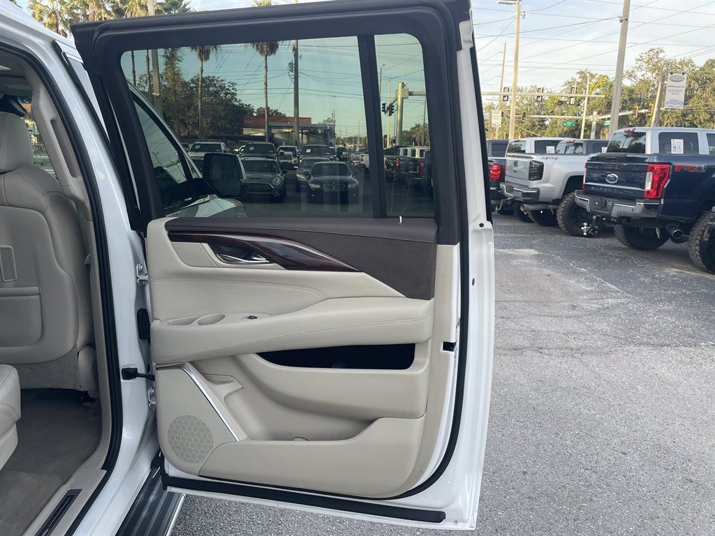 Used 2016 Cadillac Escalade ESV Luxury RWD image 46