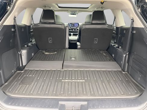 Used 2021 Toyota Highlander Platinum image 36